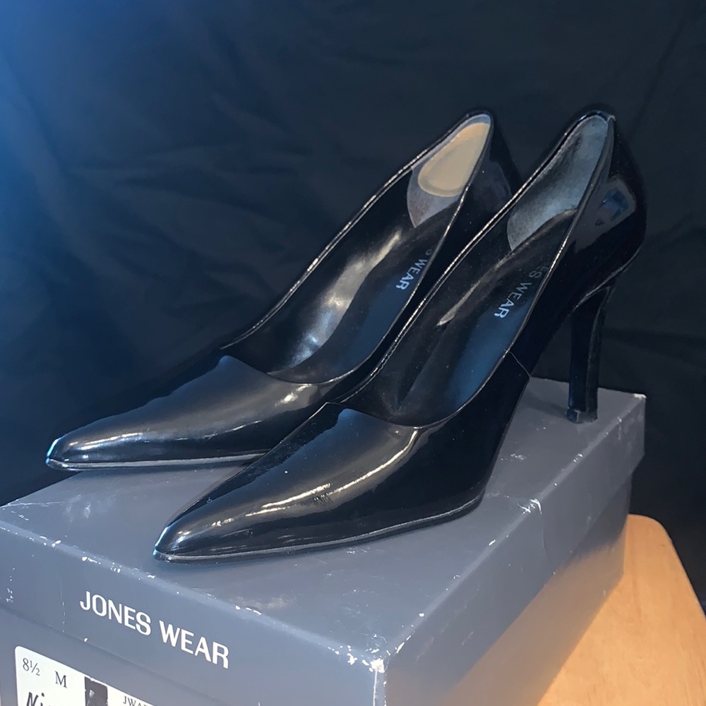Brand: Jones Wear Size:Woman’s 8 1/2 Color:Black